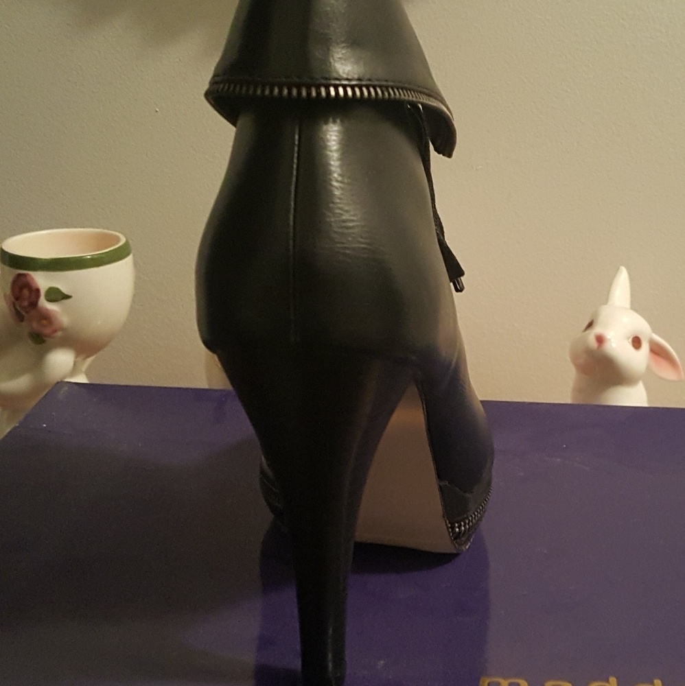 Boot - Picture 2 of 3